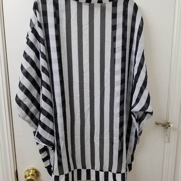 Black and White Cover Up - Picture 3 of 4